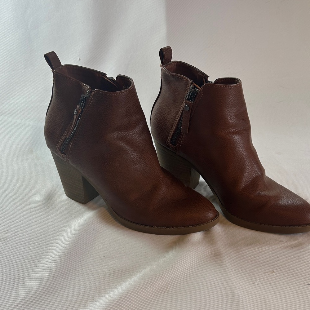 Universal Thread Brown Leather Ankle Booties with Side Zip
